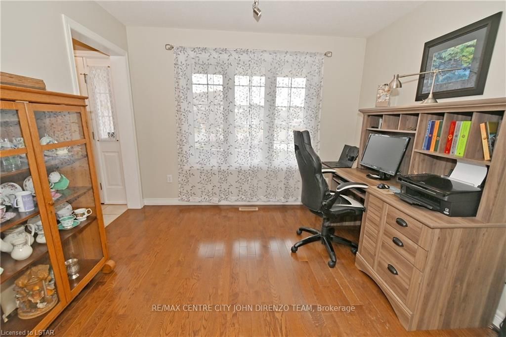 Listing Image 8