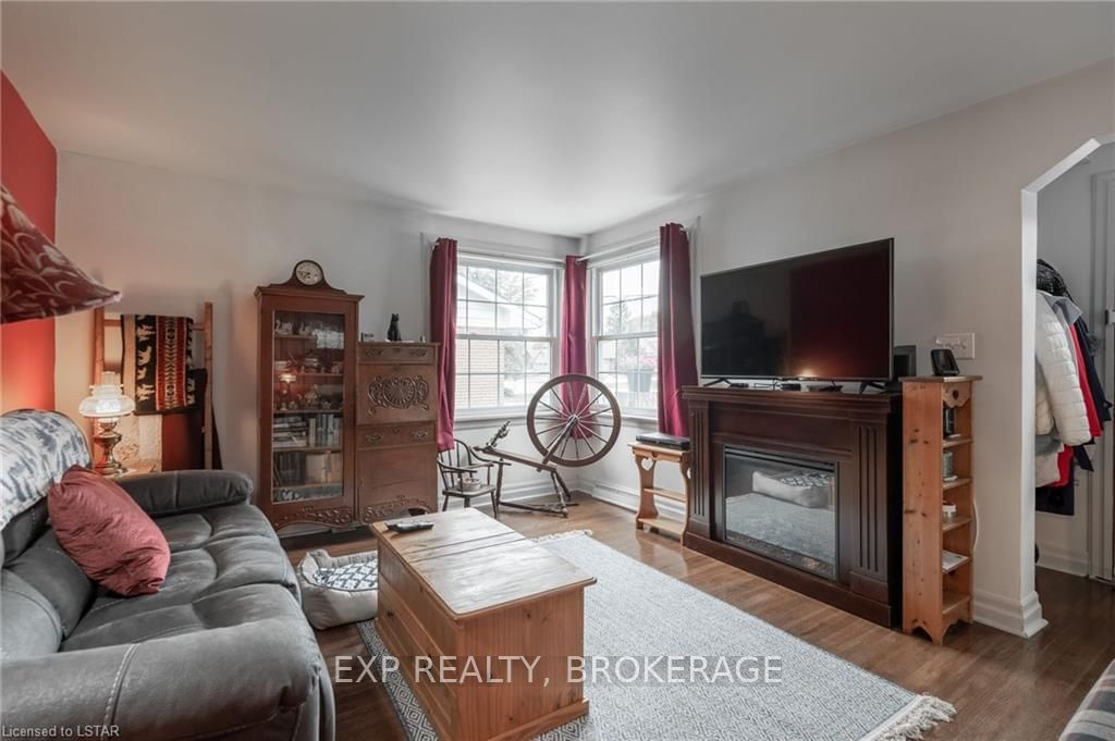 Listing Image 7