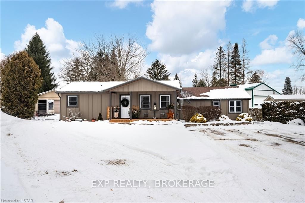 Detached House sold at 738 Clark Street, Strathroy-Caradoc, Campbellvale, N0L 1W0 - MLS: X8193180