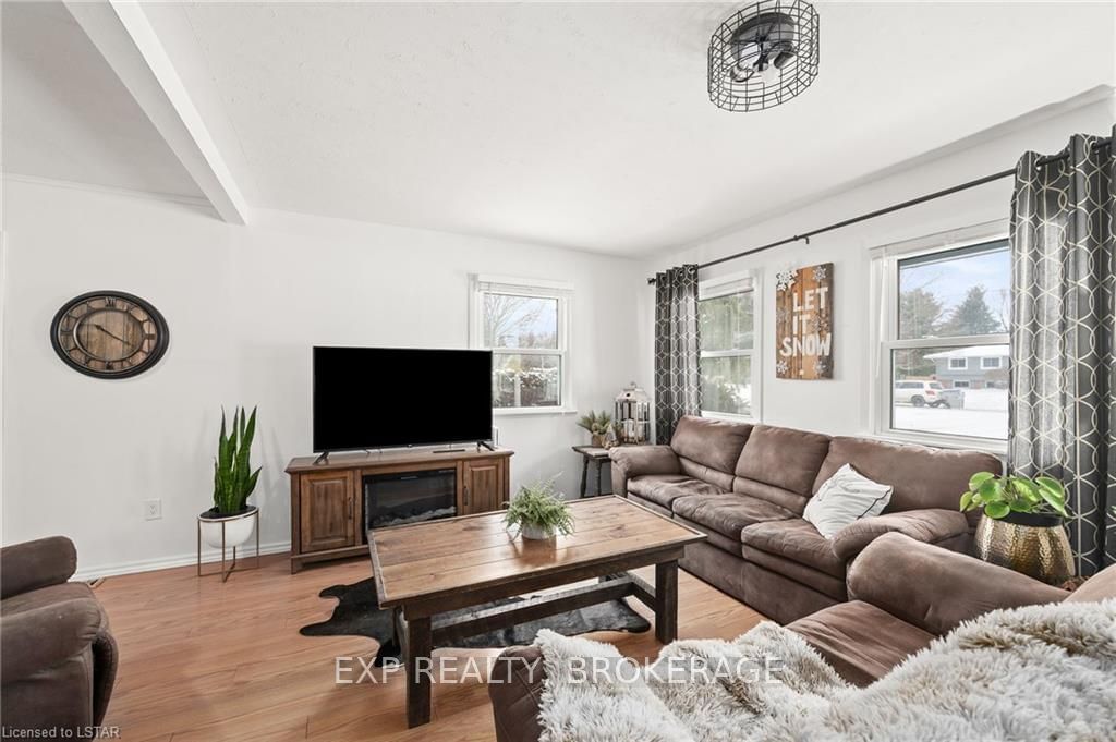 Detached House sold at 738 Clark Street, Strathroy-Caradoc, Campbellvale, N0L 1W0 - MLS: X8193180