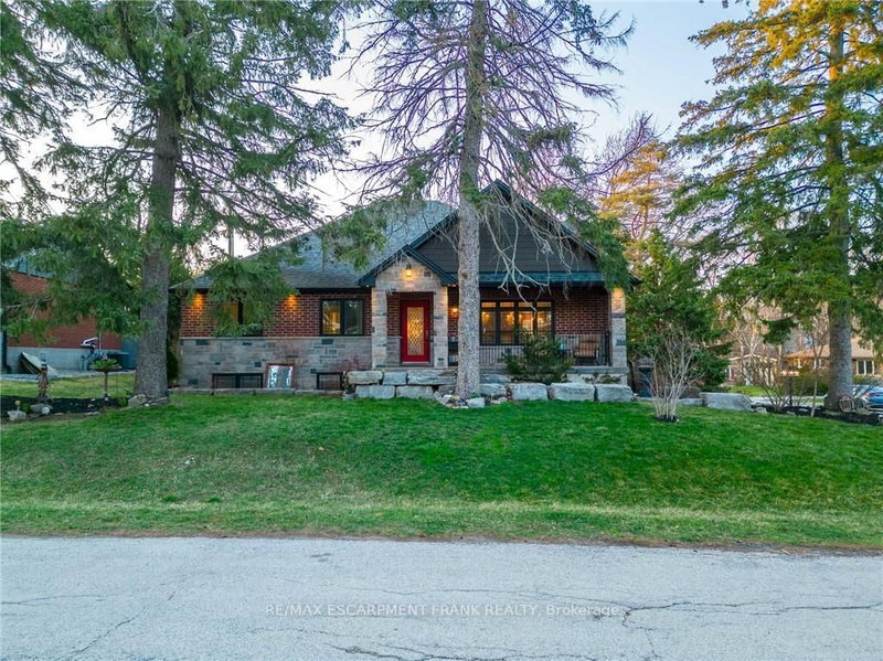 389 Clarendon Dr, Hamilton, L9G 2Z1 | Image 3