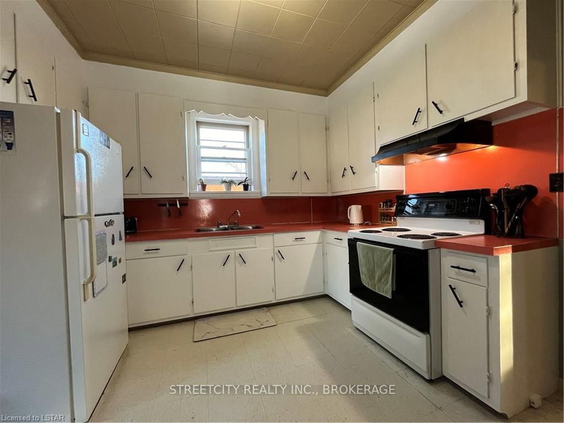 305 ST CLAIR St, Chatham-Kent, N7L 3J8 | Image 3