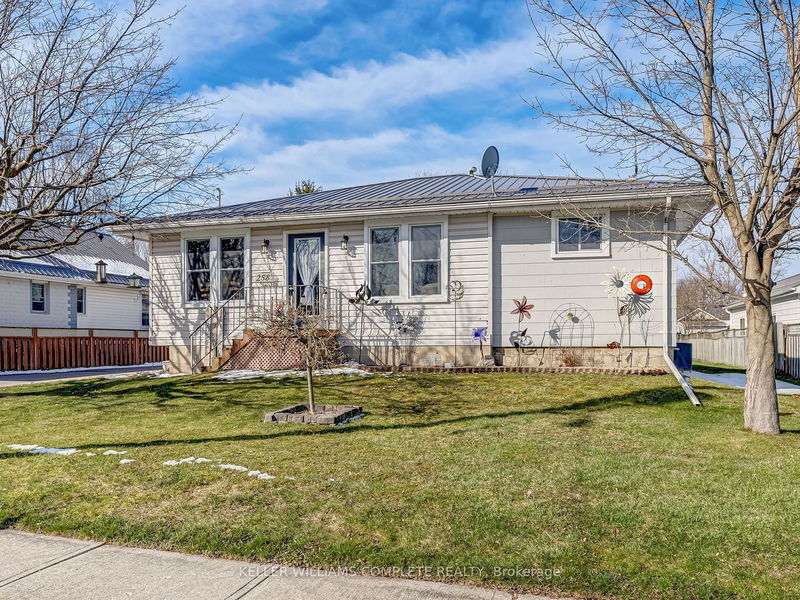 home for sale on 258 Metcalfe Street N