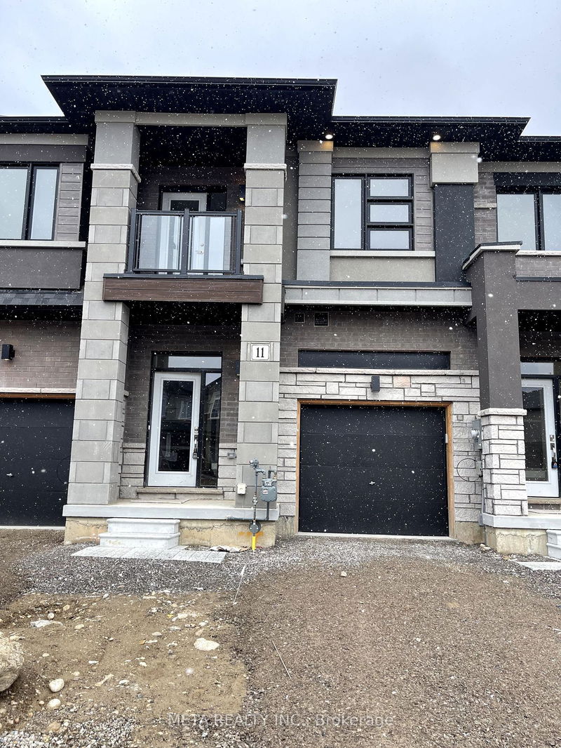 home for lease on 11 Wakeling Drive W