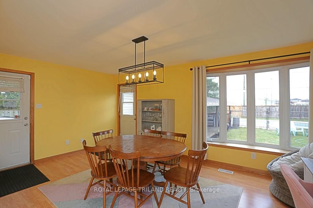 Listing Image 6