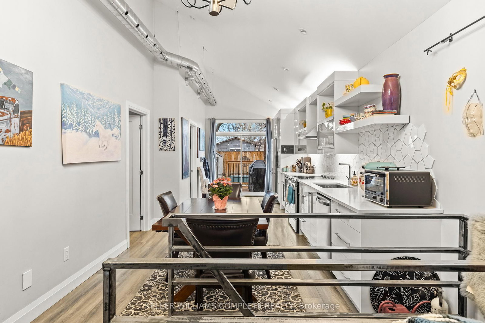 Listing Image 10