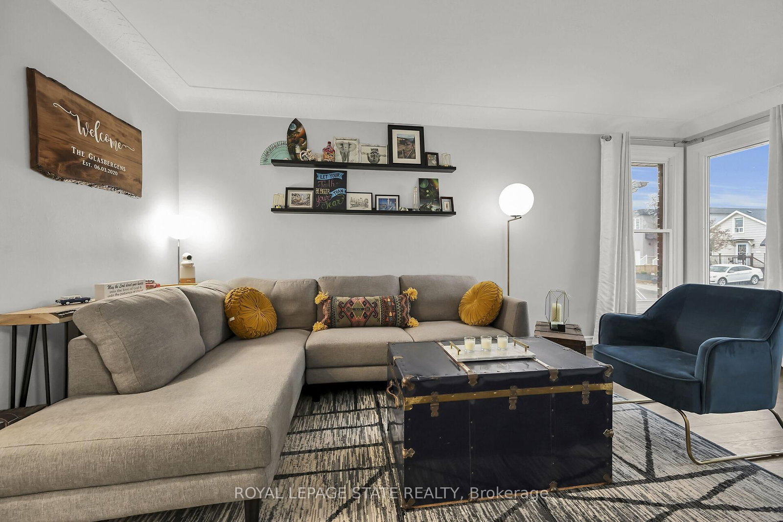 Listing Image 4