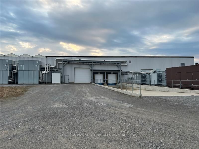 Building in 138 8th Concession Road