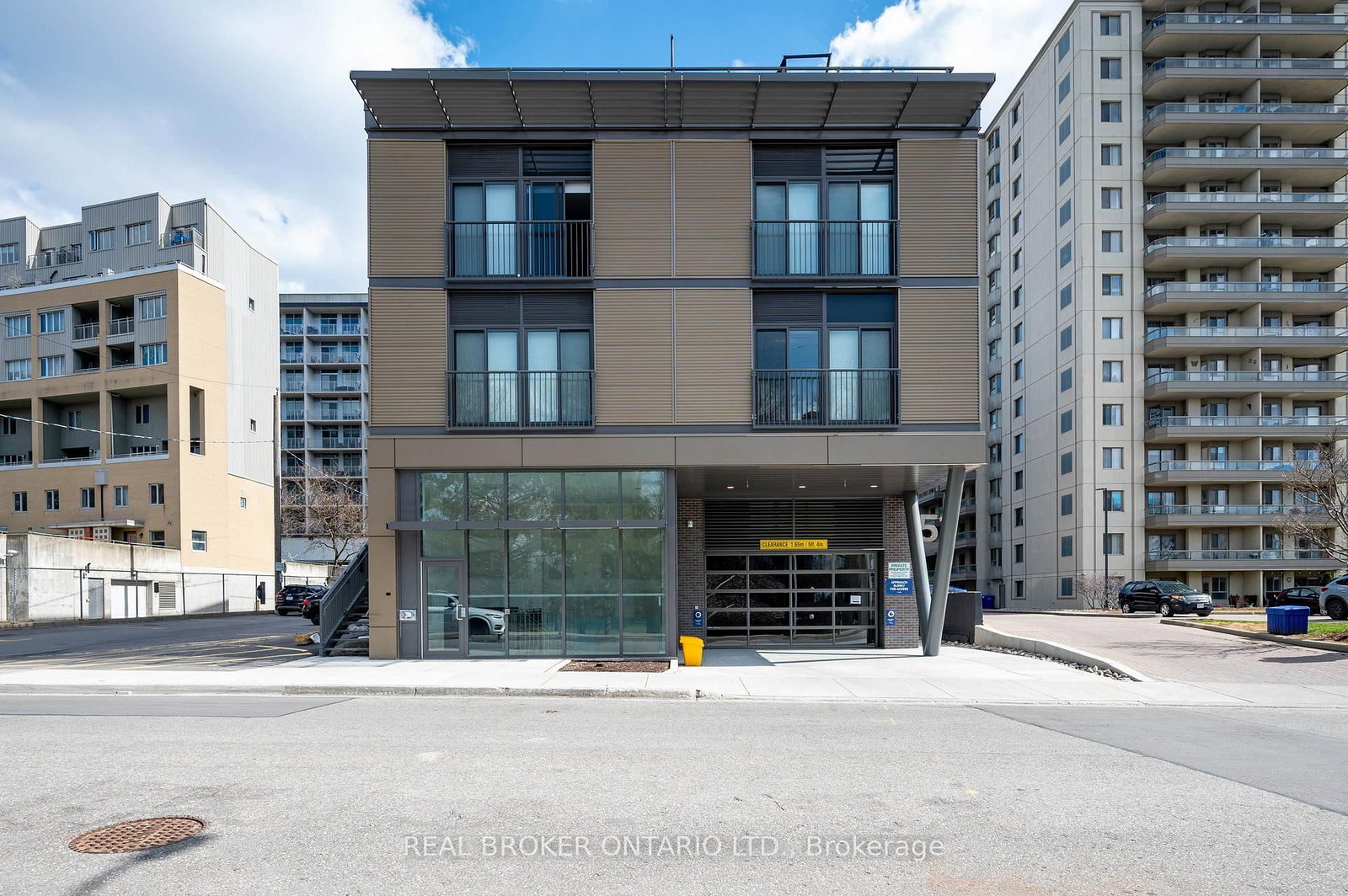Listing Image 4