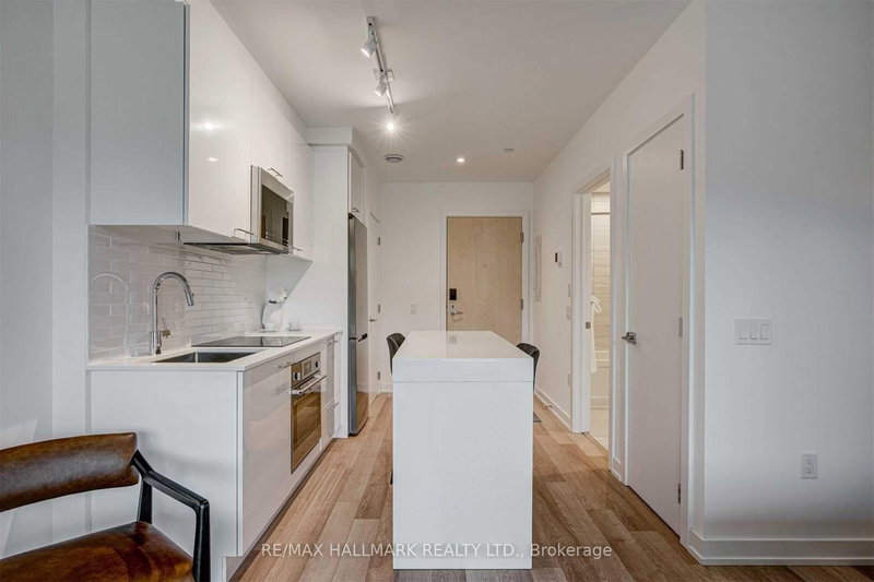 207 - 120 Carrick Tr, Gravenhurst, P1P 1T9 | Image 2