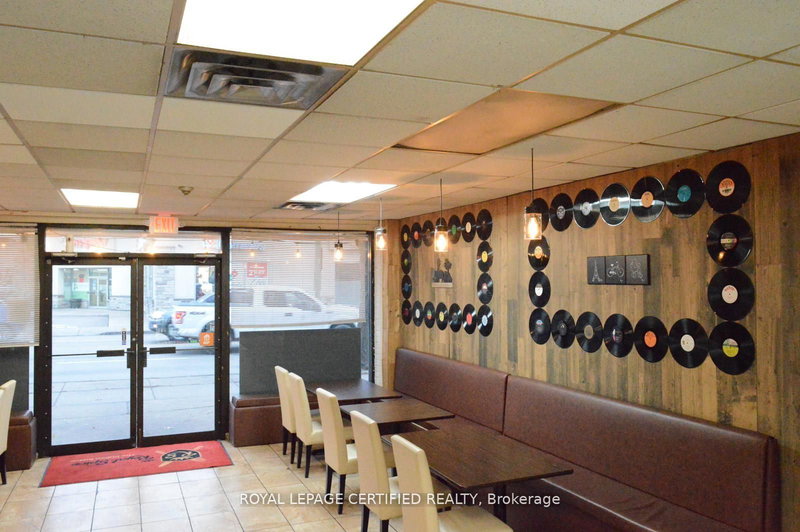 1443 Main St E, Hamilton, L8K 1C4 | Image 3