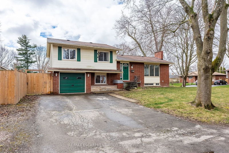 home for sale on 8 Plazaway