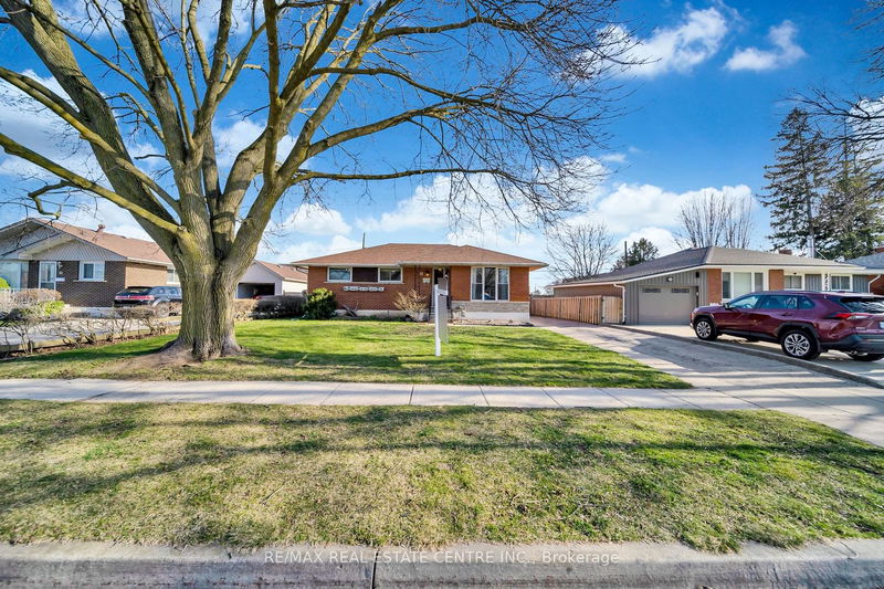 home for sale on 51 Vardon Avenue