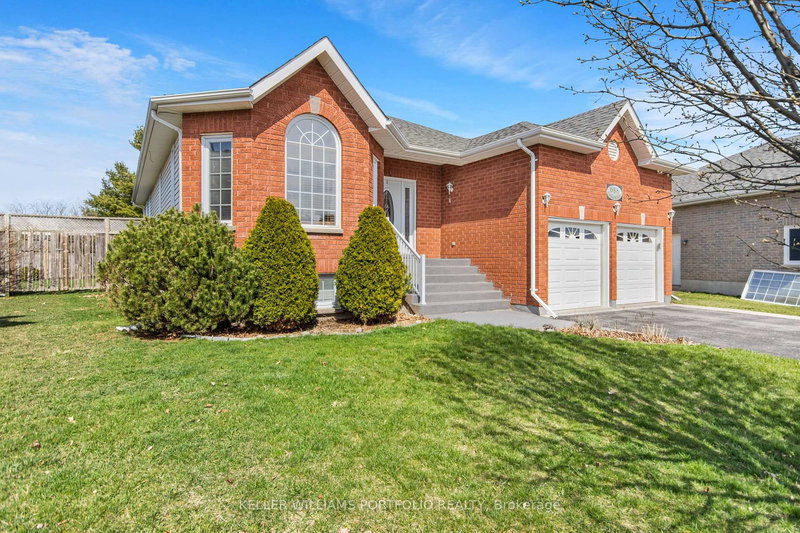 688 Chadwick Crt, Kingston, K7P 3E9 | Image 2