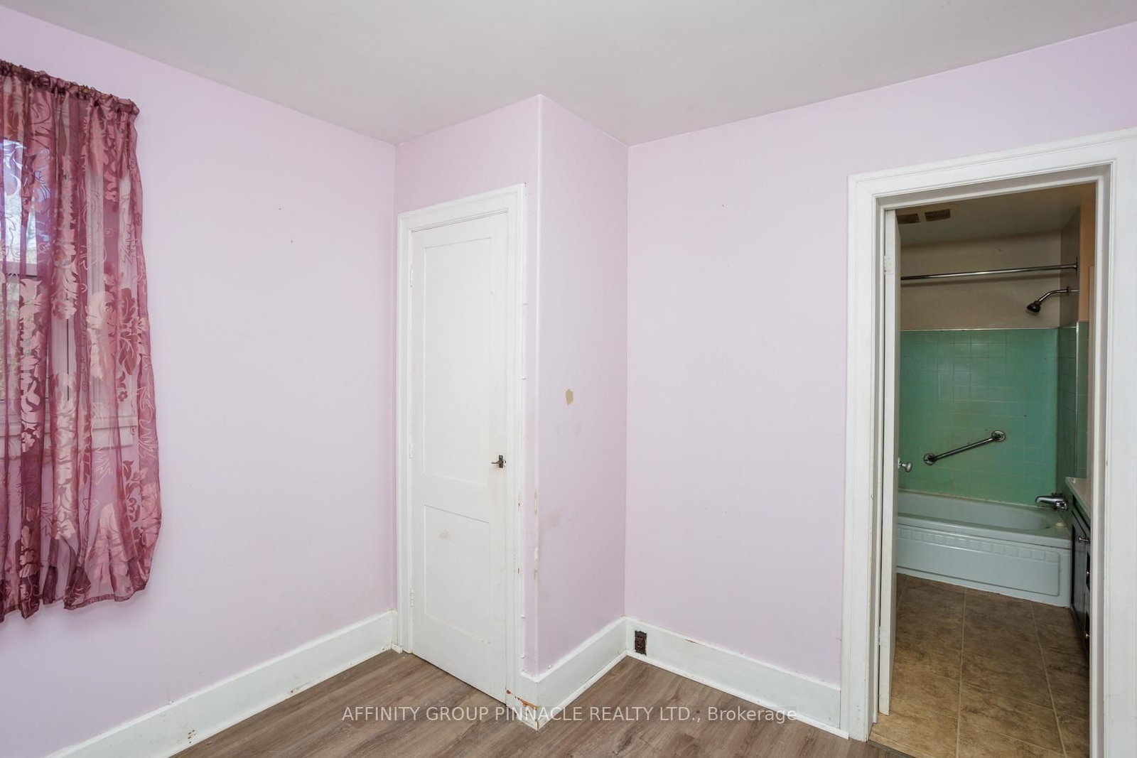 Listing Image 16