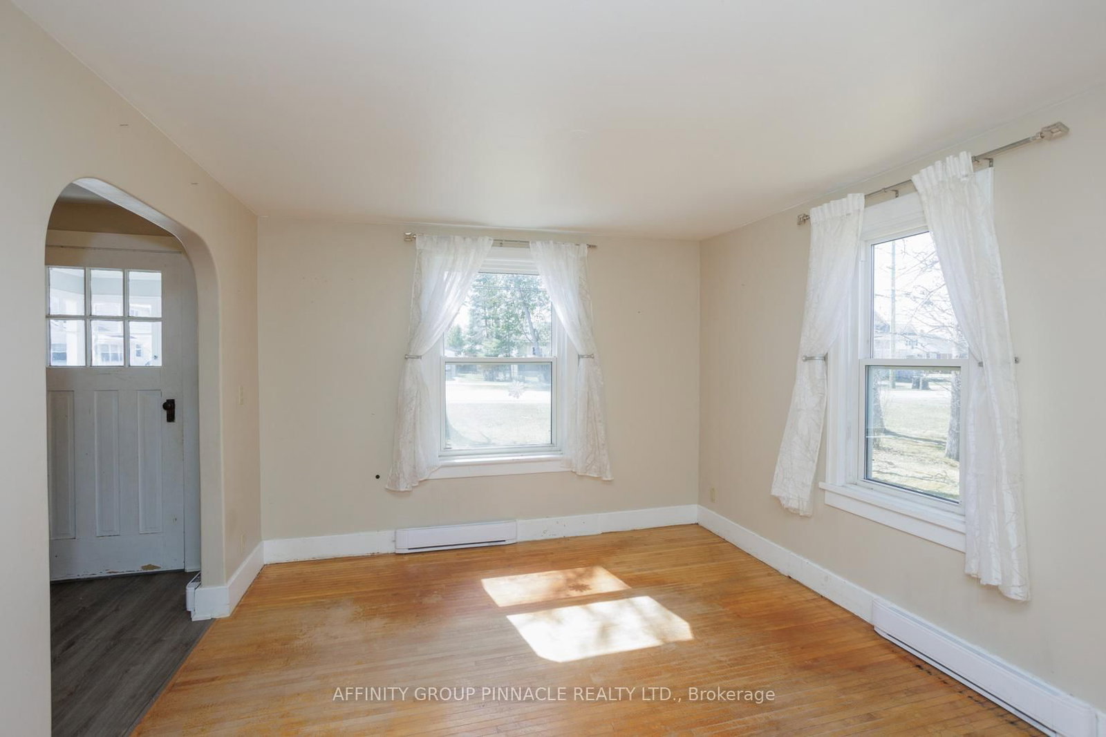 Listing Image 8