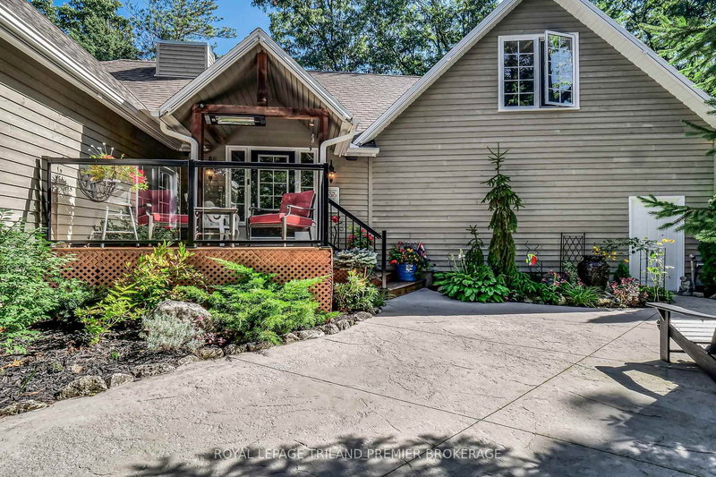 9941 Nipigon St, Lambton Shores, N0M 2L0 | Image 2