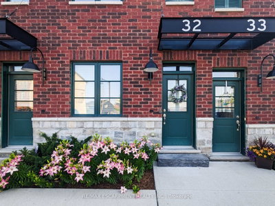 Townhouse sold at 32-290 Barton Street, Hamilton, Ontario, L8R 3P3 - Strathcona - MLS: X8241052