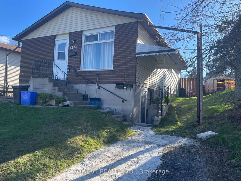 home for sale on 1670 Applewood Crescent