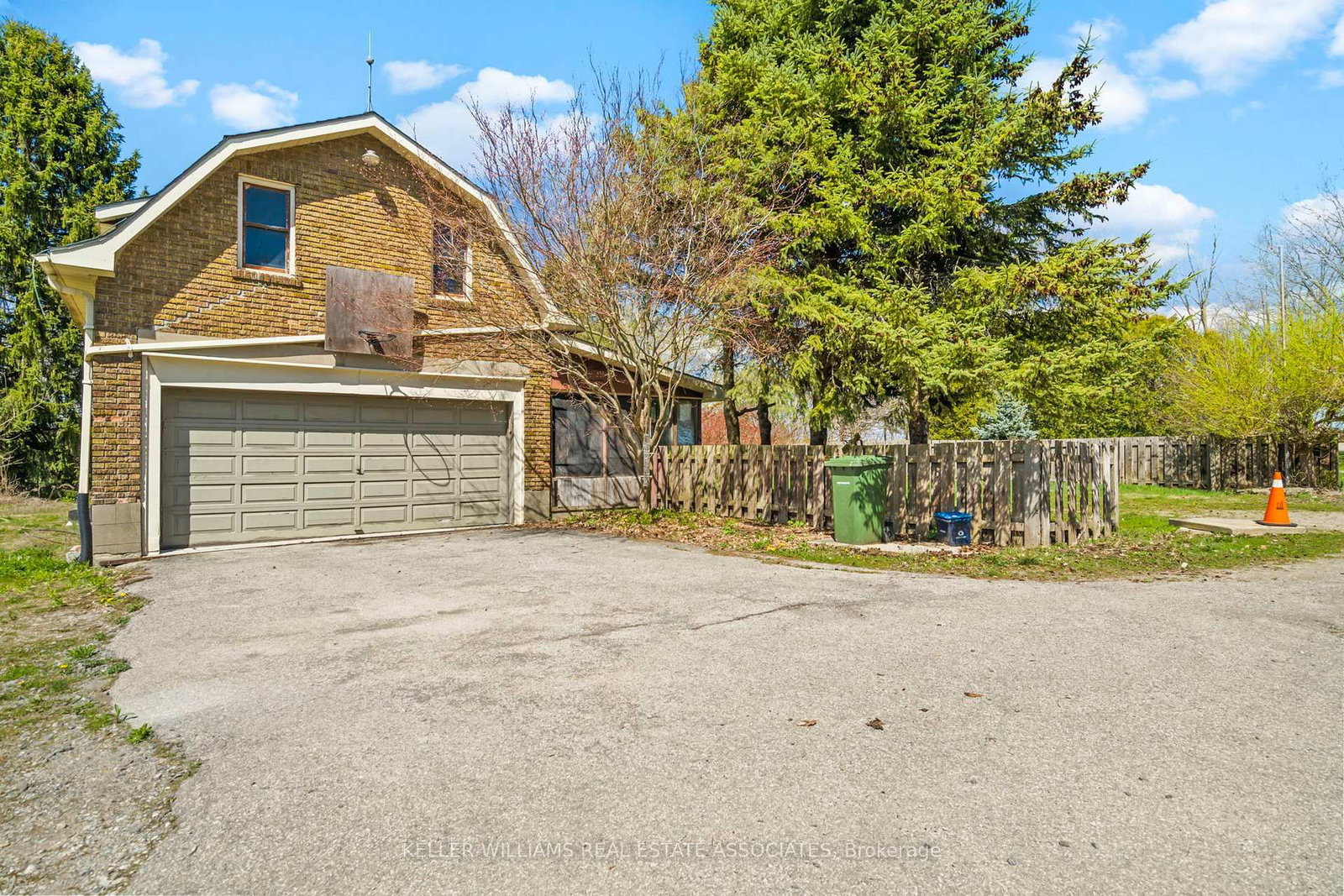 Listing Image 11