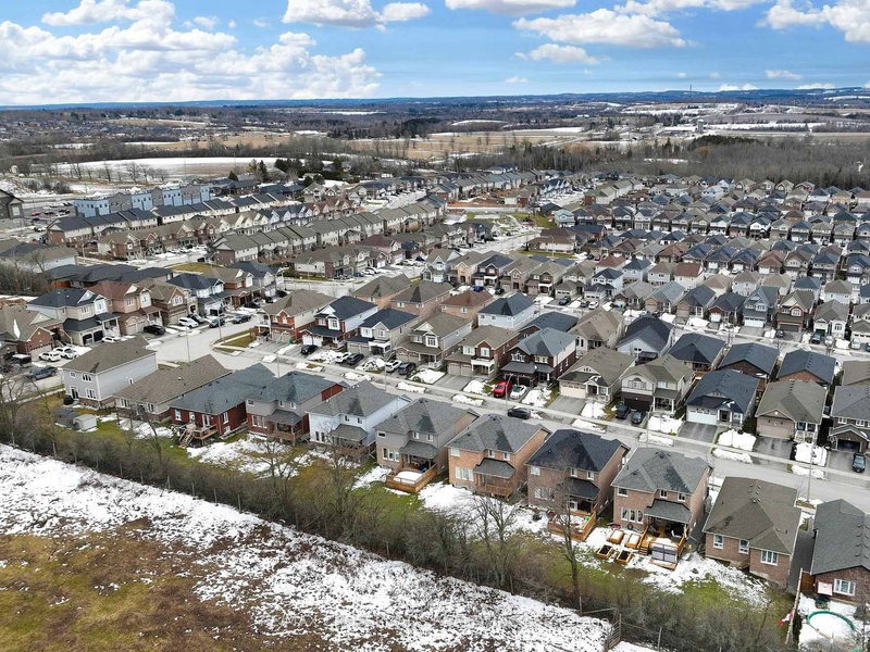 526 Joslin St, Peterborough, K9J 0H9 | Image 2