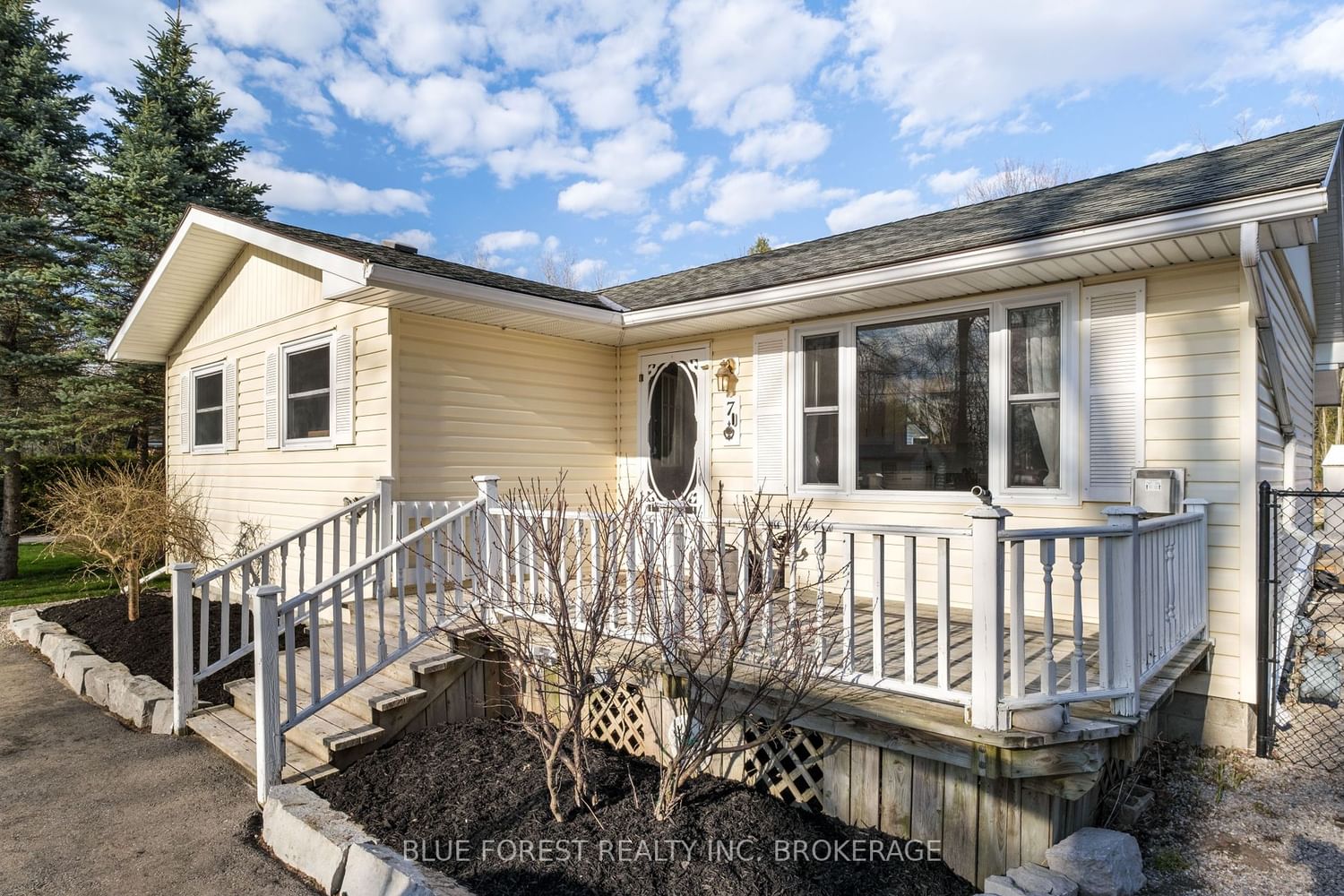 Detached House sold at 7 Andrews Cres Acre, Goderich, Goderich (Town), N7A 3X8 - MLS: X8246042