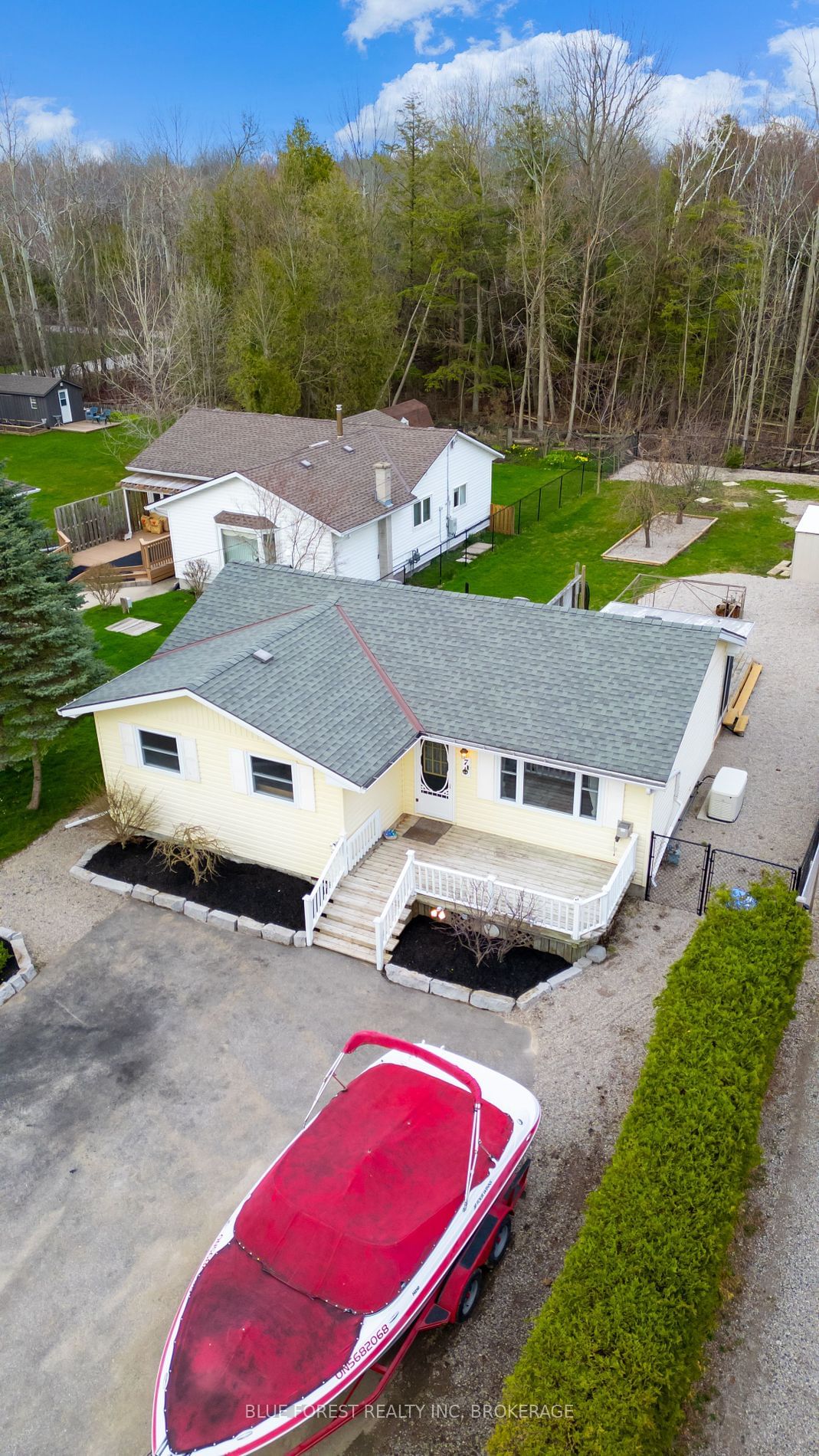 Detached House sold at 7 Andrews Cres Acre, Goderich, Goderich (Town), N7A 3X8 - MLS: X8246042