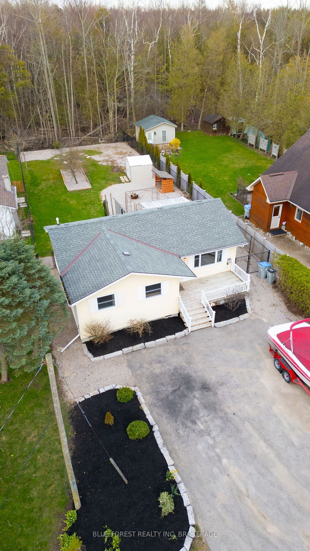 Detached House sold at 7 Andrews Cres Acre, Goderich, Goderich (Town), N7A 3X8 - MLS: X8246042