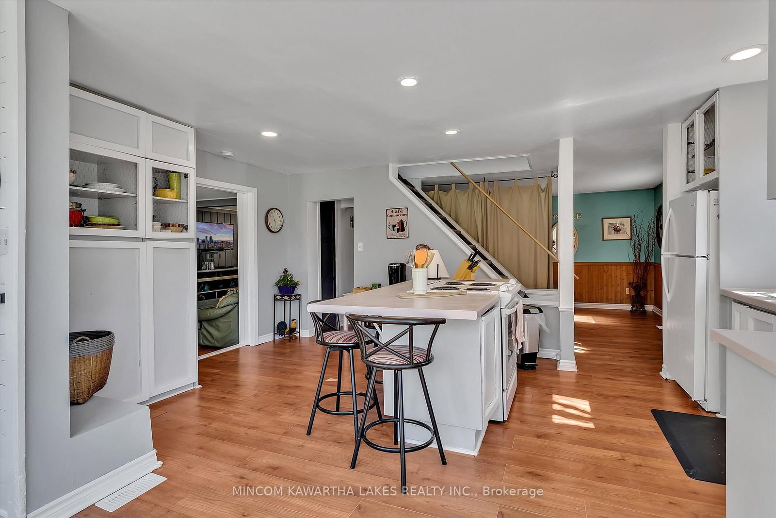 Listing Image 7