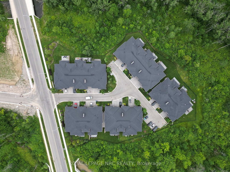 15 Taliesin Tr, Welland, L3C 0H5 | Image 2