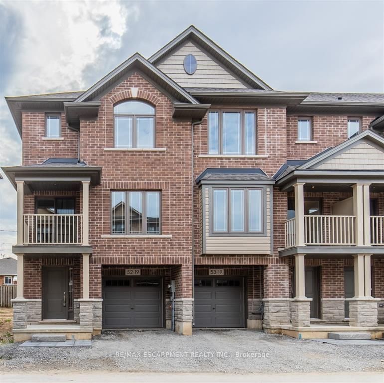 home for lease on 52-19 Picardy Drive