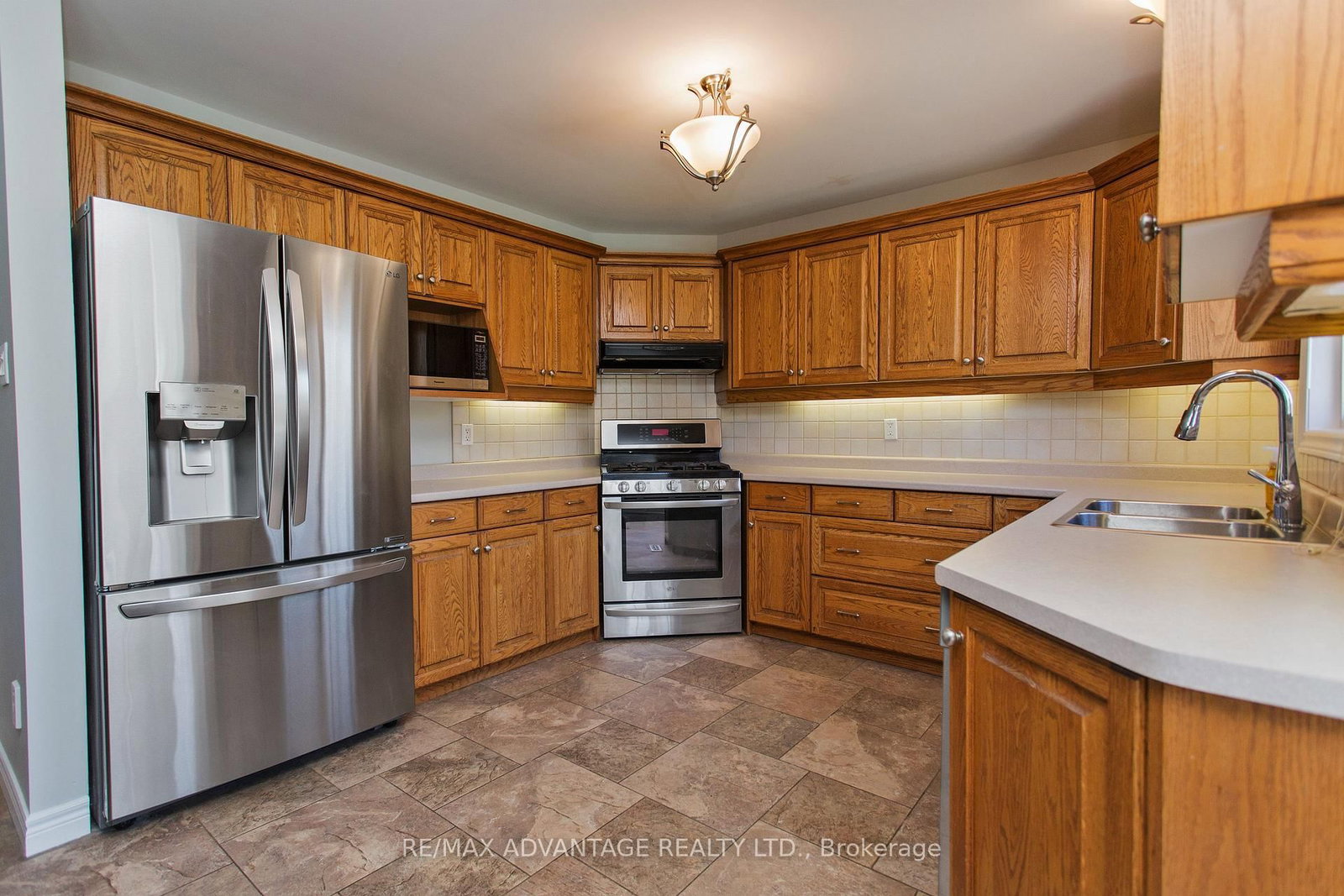 Detached House sold at 59 Winona Road, Middlesex Centre, Ontario, N0L 1R0 - Kilworth - MLS: X8254798