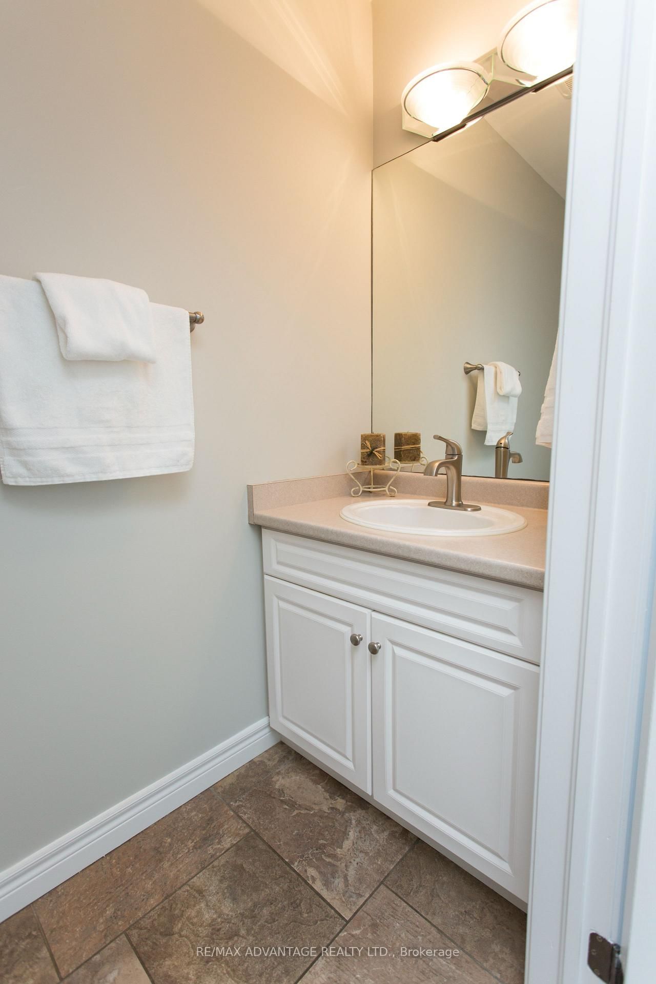 Detached House sold at 59 Winona Road, Middlesex Centre, Ontario, N0L 1R0 - Kilworth - MLS: X8254798