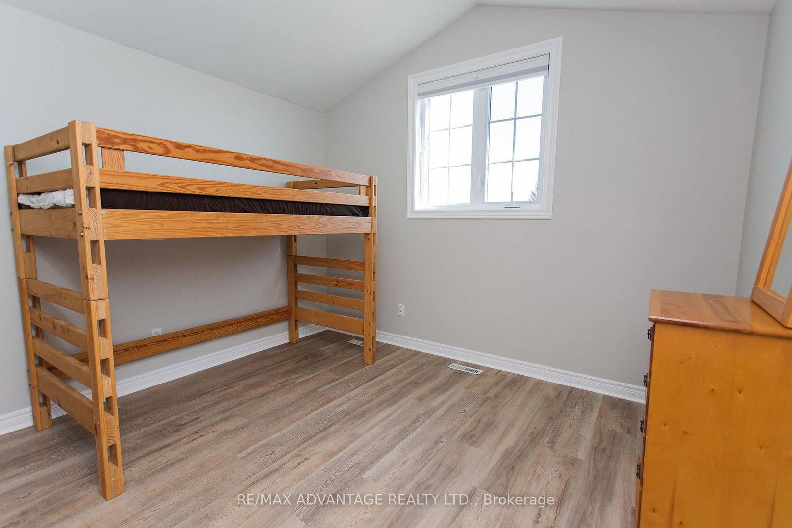 Detached House sold at 59 Winona Road, Middlesex Centre, Ontario, N0L 1R0 - Kilworth - MLS: X8254798