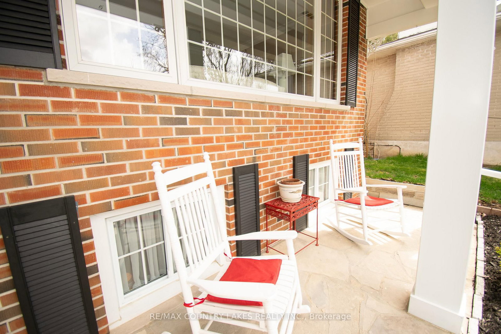 Listing Image 4