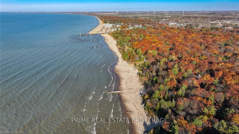 10224 LAKEVIEW Ave, Lambton Shores, N0M 1T0 | Image 2