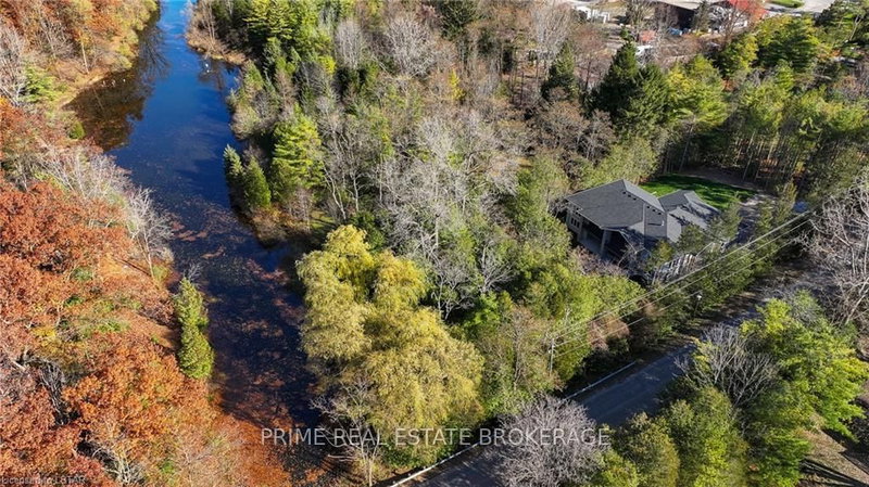 10224 LAKEVIEW Ave, Lambton Shores, N0M 1T0 | Image 3