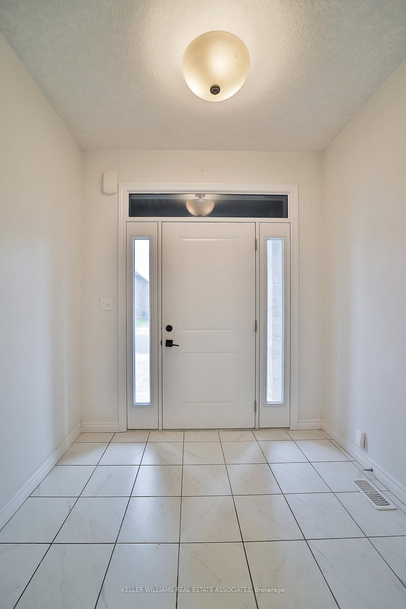 54 Pondcliffe Dr, Kitchener, N2R 0M3 | Image 2