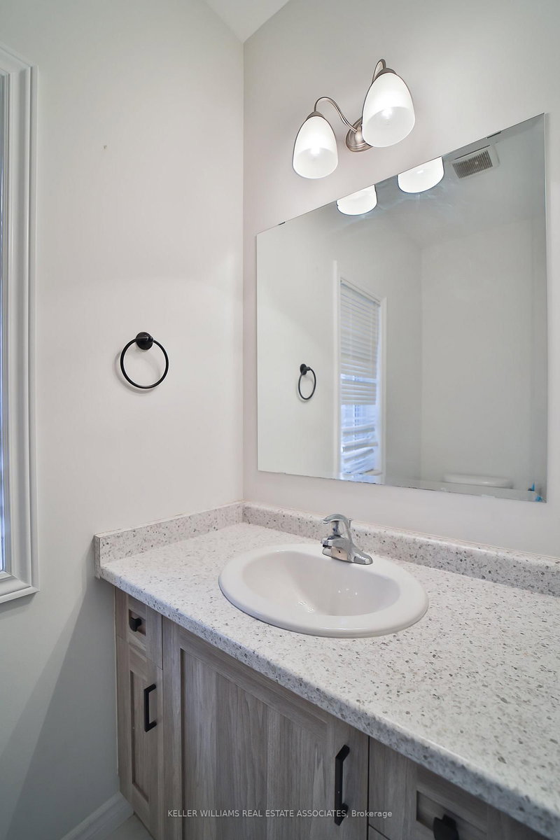 54 Pondcliffe Dr, Kitchener, N2R 0M3 | Image 3