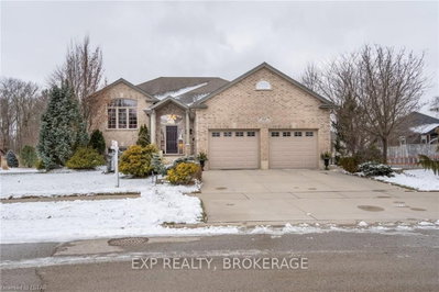 Detached House sold at 88 SAXONVILLE Court, Strathroy-Caradoc, Ontario, N7G 4M1 - SW - MLS: X8259212
