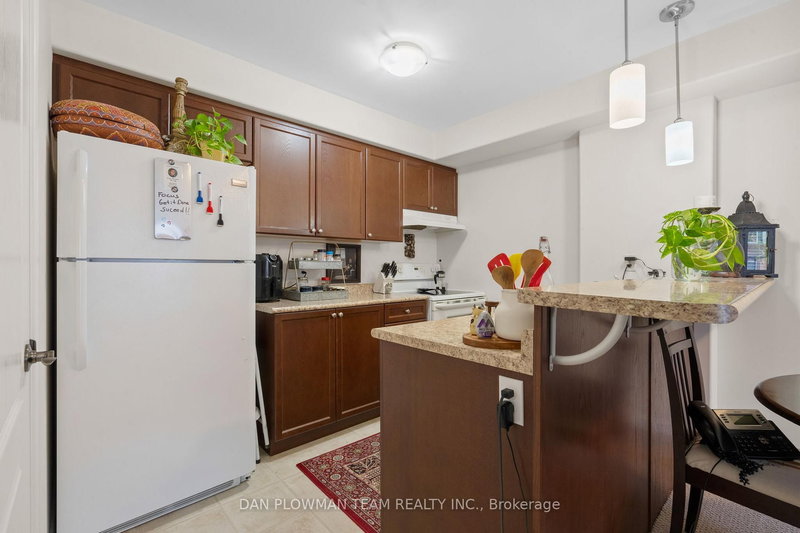 209 - 306 Spillsbury Dr, Peterborough, K9K 0B5 | Image 3