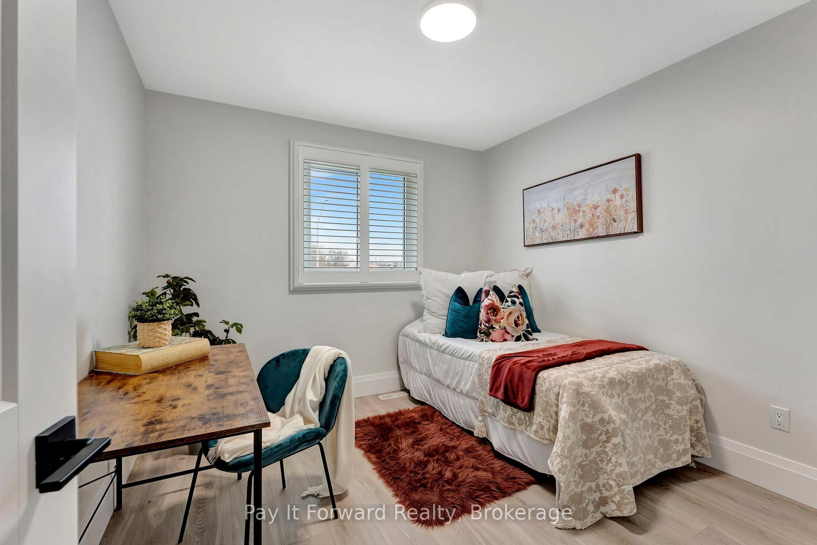 Listing Image 7