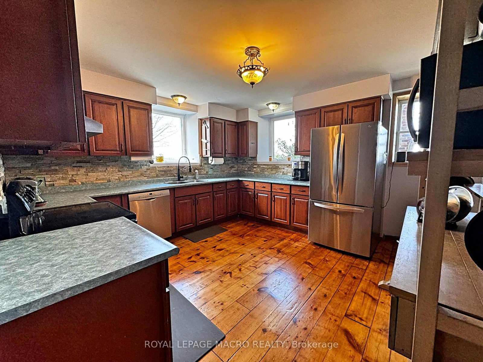 Listing Image 9