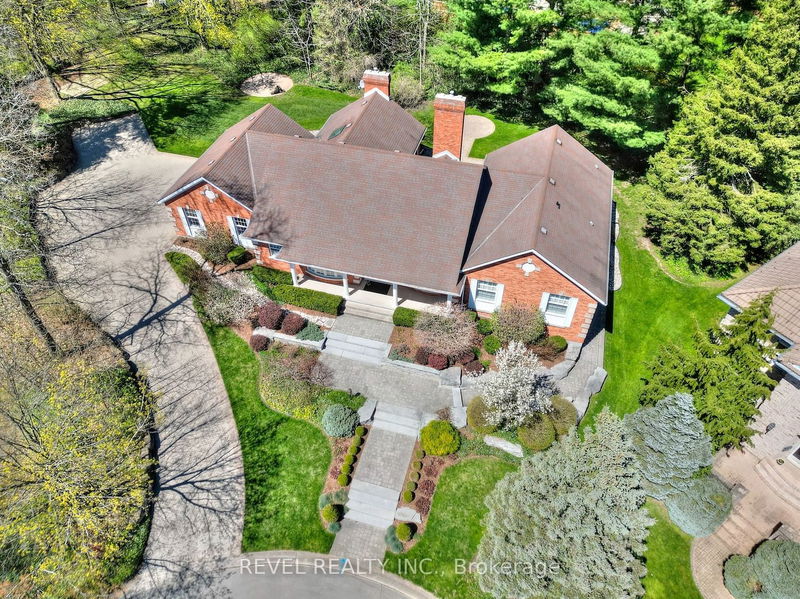 home for sale on 10 Pickwick Place
