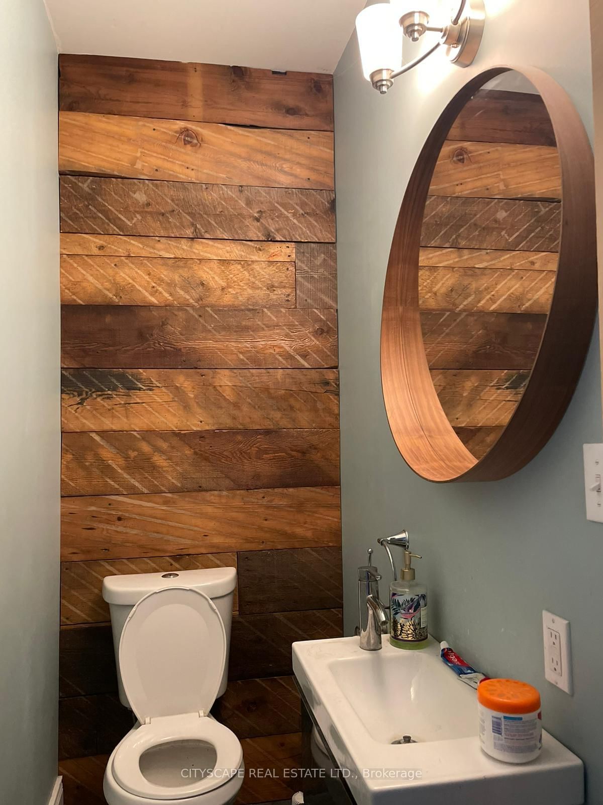 Listing Image 11