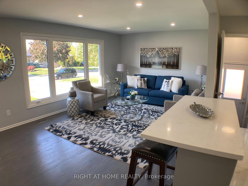 89 Greeningdon Dr, Hamilton, L9A 3A8 | Image 2