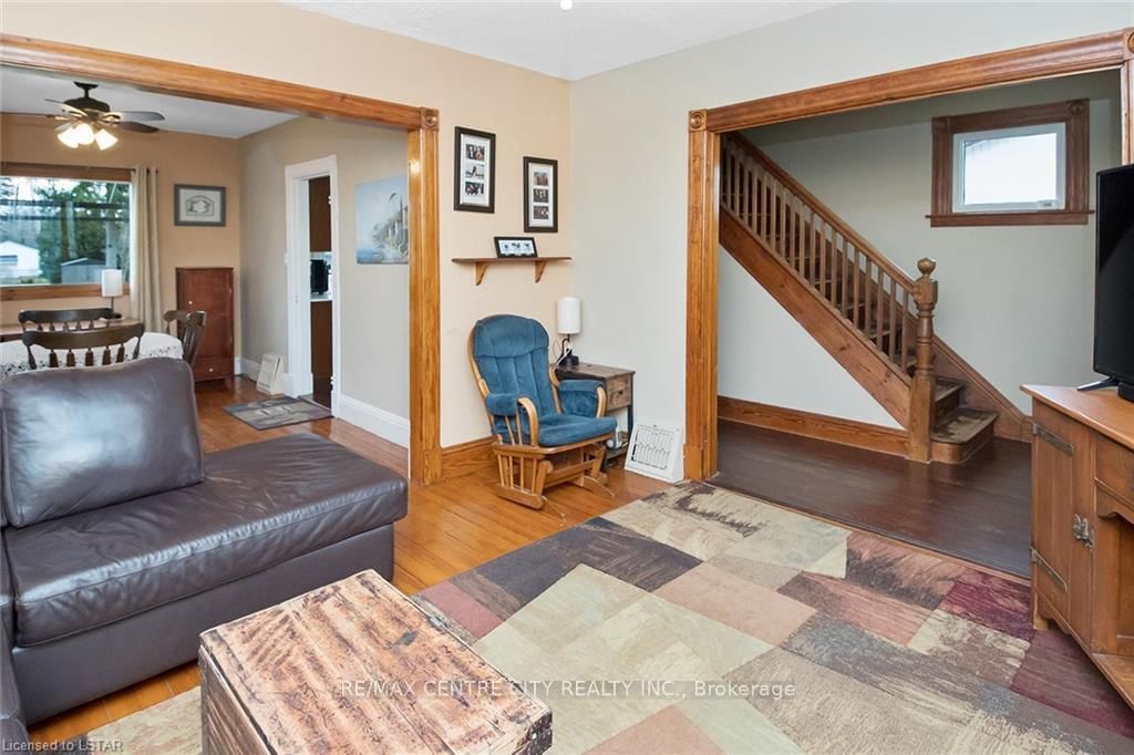 Listing Image 5