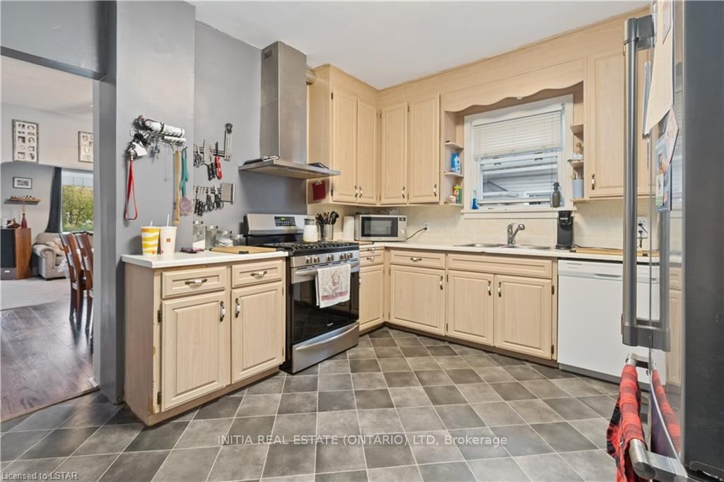 Listing Image 9