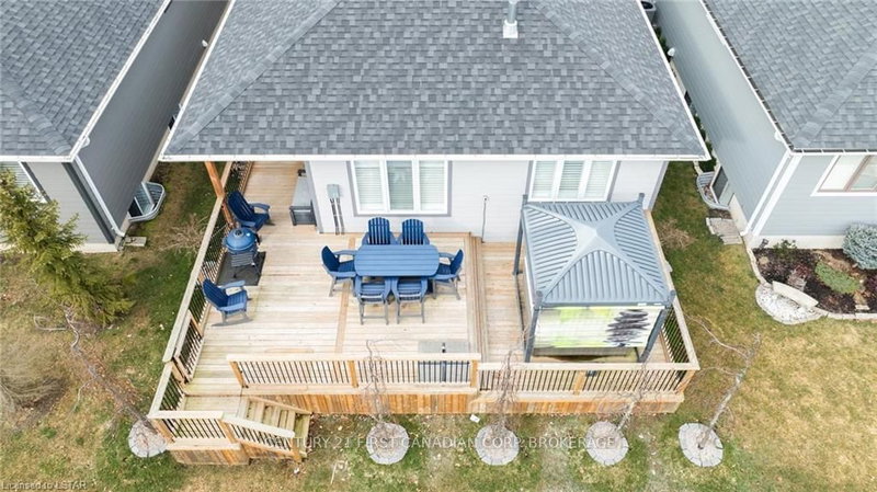 7 SUNRISE Lane, Lambton Shores, N0M 1T0 | Image 3