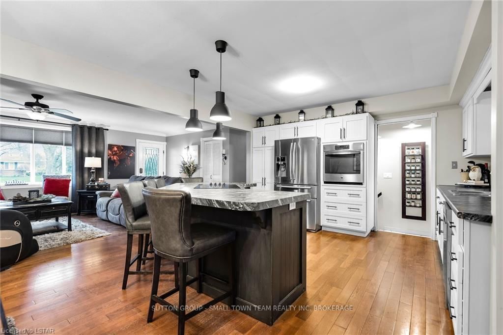Listing Image 10